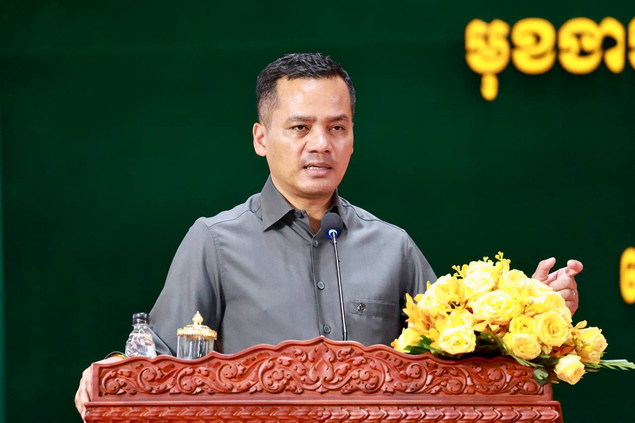 ឯកឧត្តមអភិសន្តិបណ្ឌិត ស សុខា លើកទឹកចិត្តអង្គការកុមារកម្ពុជារីករាយ បន្តបេសកកម្មជួយកុមារក្រីក្រ និងងាយរងគ្រោះ