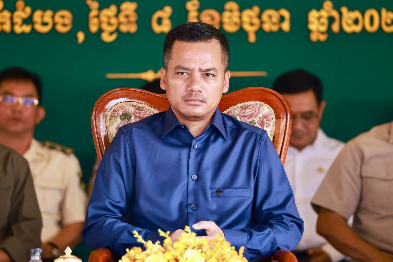 ឯកឧត្តមអភិសន្តិបណ្ឌិត ស សុខា លើកទឹកចិត្តអង្គការកុមារកម្ពុជារីករាយ បន្តបេសកកម្មជួយកុមារក្រីក្រ និងងាយរងគ្រោះ
