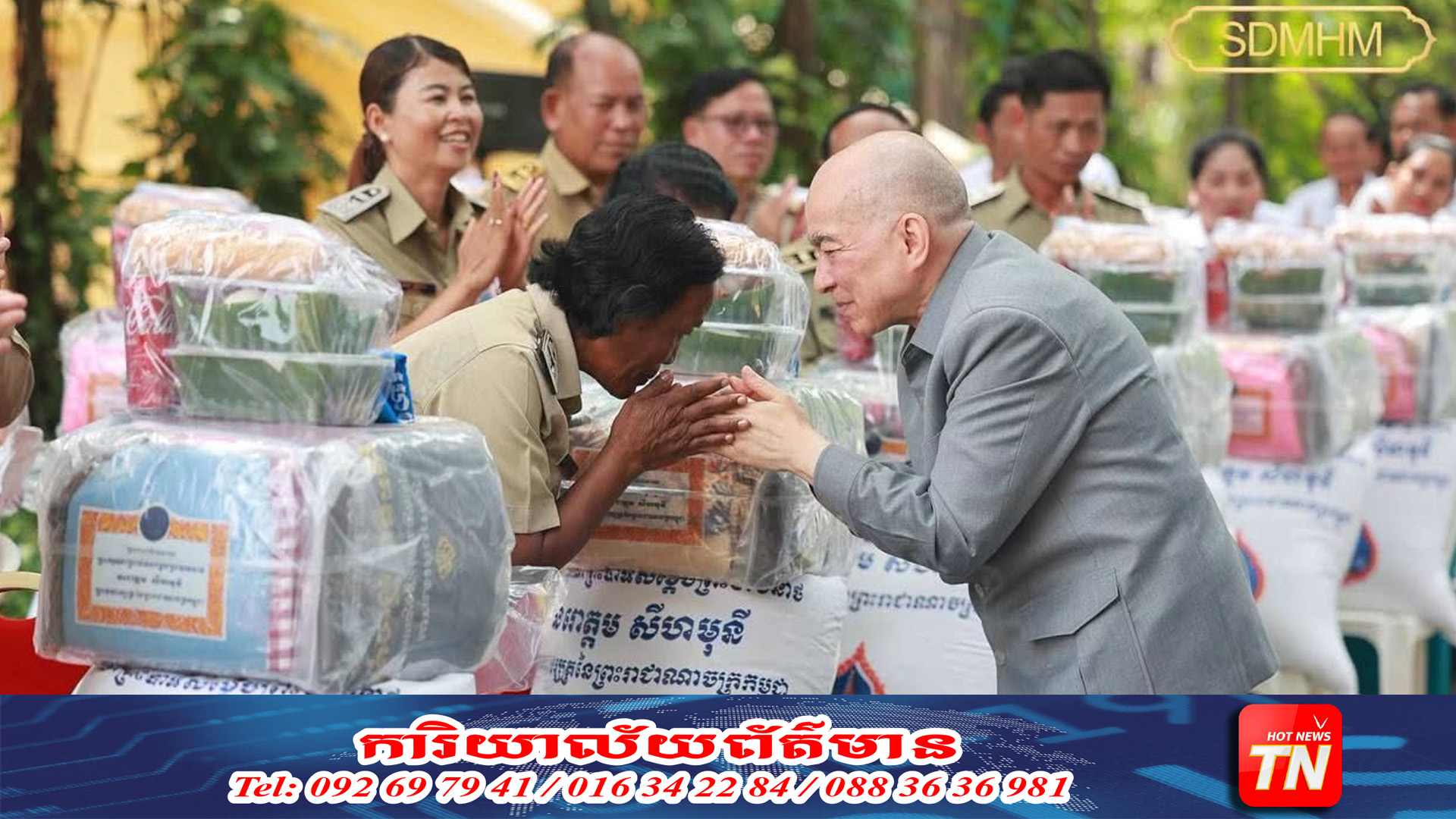 ព្រះមហាក្សត្រ ព្រះរាជទានសមិទ្ធិផល ដល់ប្រជារាស្រ្ត ខេត្តព្រៃវែង ខេត្តតាកែវ ខេត្តពោធិ៍សាត់ ខេត្តកំពង់ស្ពឺ ខេត្តកំពត និងខេត្តព្រះសីហនុ